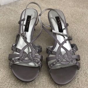 Nina New York silver heels 9.5